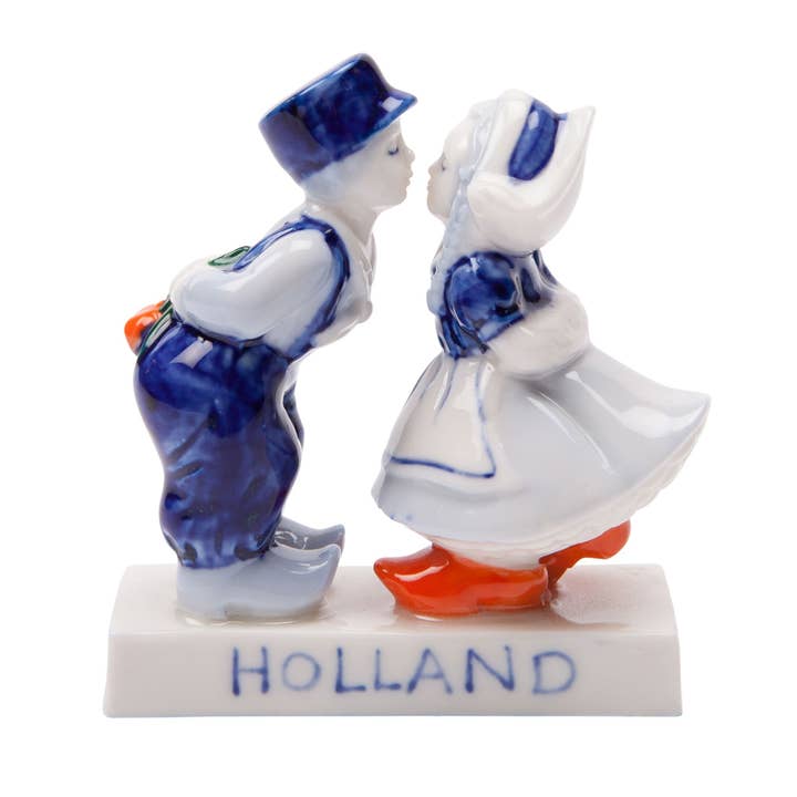 Kissing couple (18 cm) for wholesale by Heinen Delfts Blauw