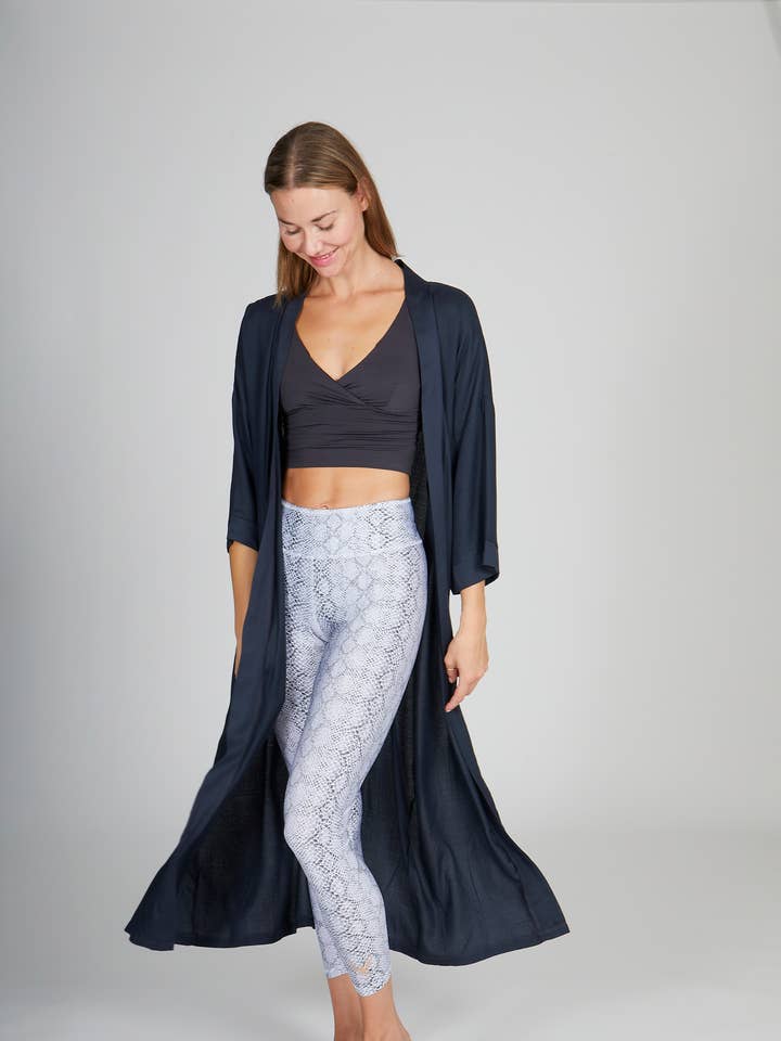 Kismet Kimono antracite per la vendita all'ingrosso da parte di Kismet Yogastyle