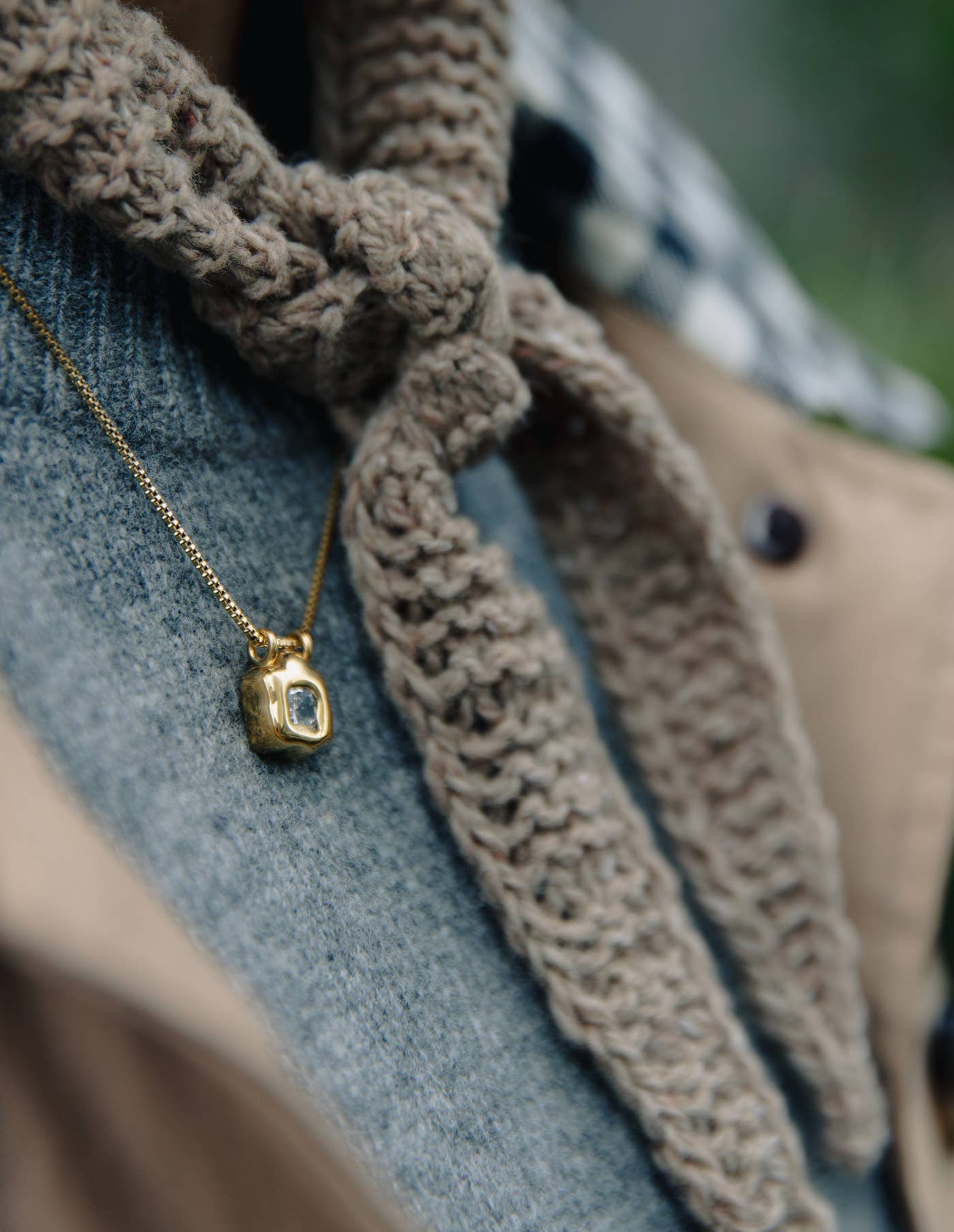 Nordic Muse - Venta al por mayor Collares con colgantes/abalorios - Collar con colgante fluido dorado y resistente al agua1