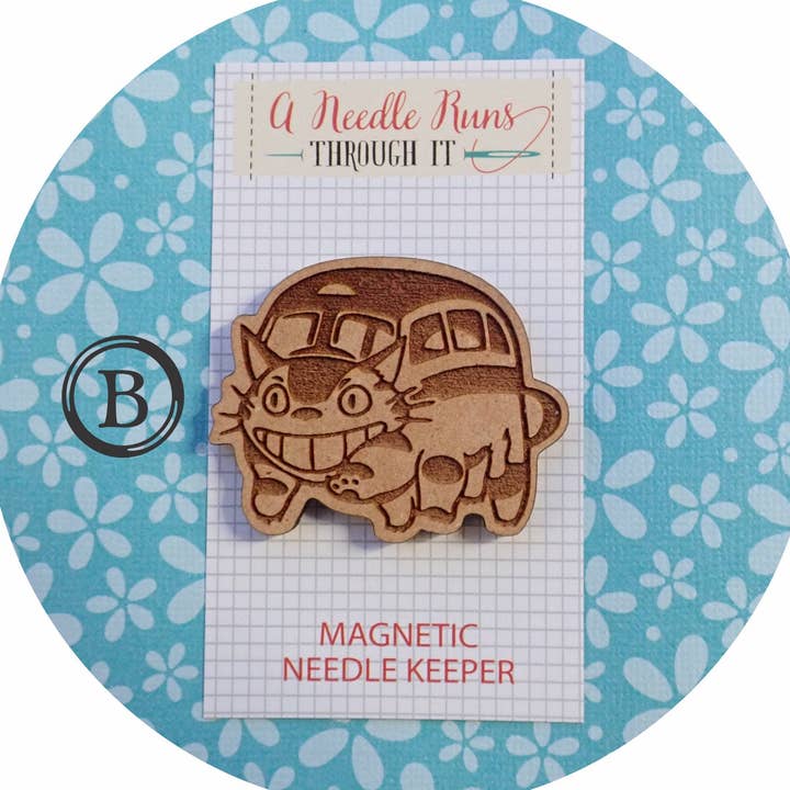 Chat Bus Anime, Mon voisin inspiré par un aimant à aiguilles pour la vente par A Needle Runs Through It