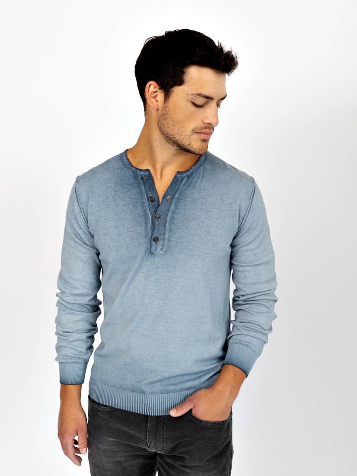 Pull Henley en coton teint à l'envers pour homme pour la vente par Jerry Kaye