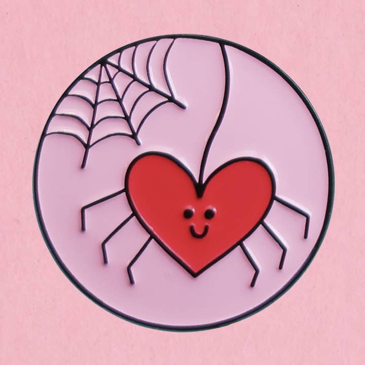 Épinglette en émail Love Spider pour la vente par Kate Gabrielle