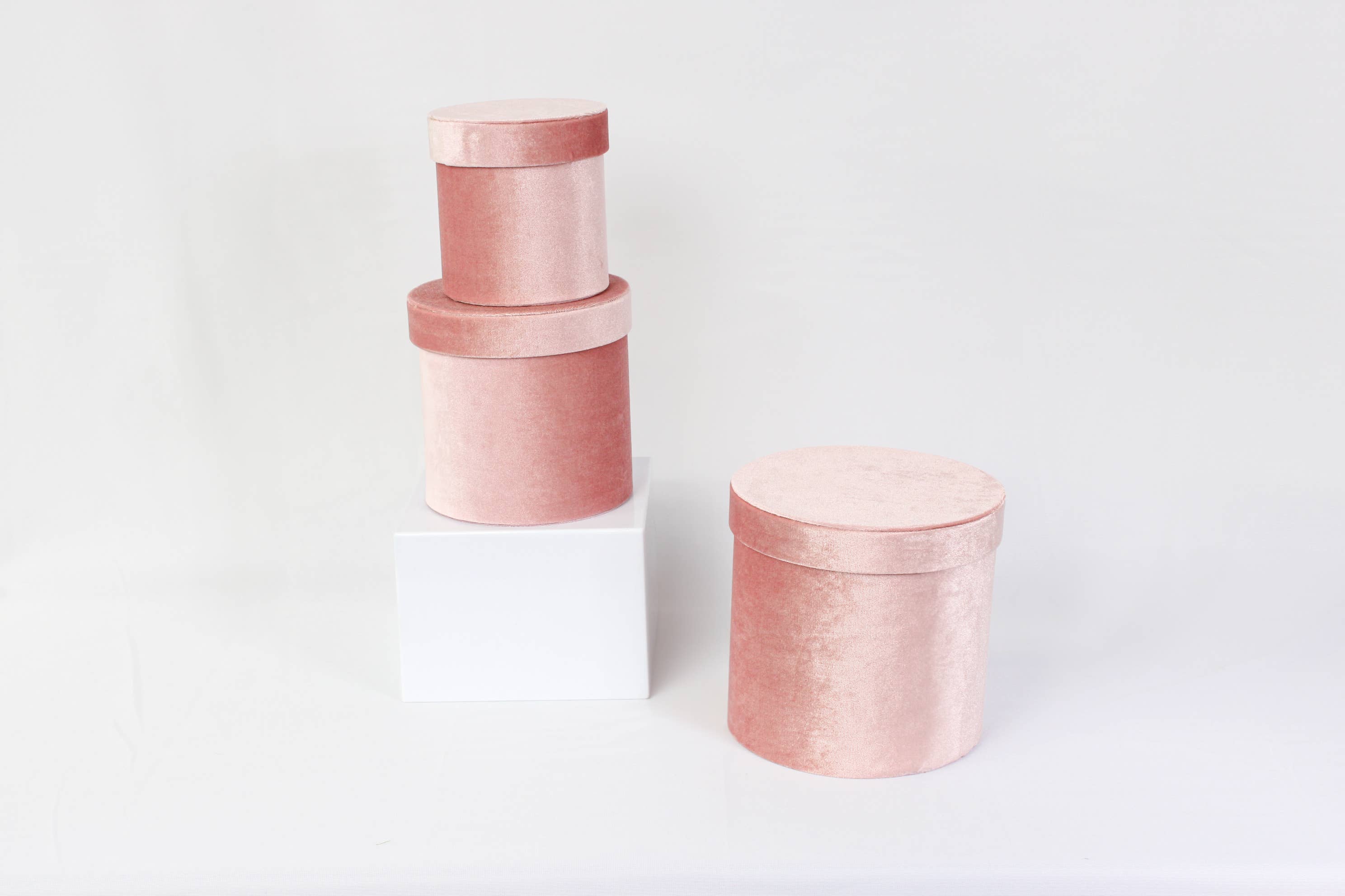 Elegant Design Supply – Engroshandel Gaveæske – Fløjlsrund blomsterhatteæske med låg17