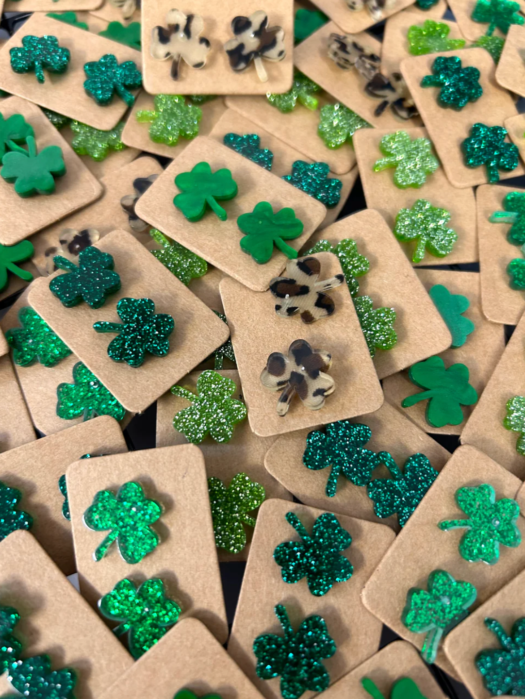 Kate Tuesday Jewelry - Vente Clous d'oreille - 🍀 OMG ! Boucles d'oreilles à tige en acrylique Shamrock 🍀2