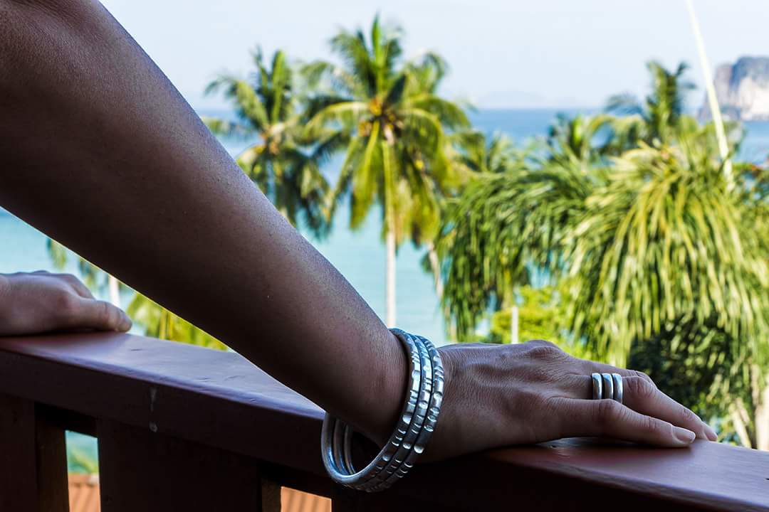 No War Factory s.r.l. - Wholesale Jewelry Set - Grooved Bangles Box1