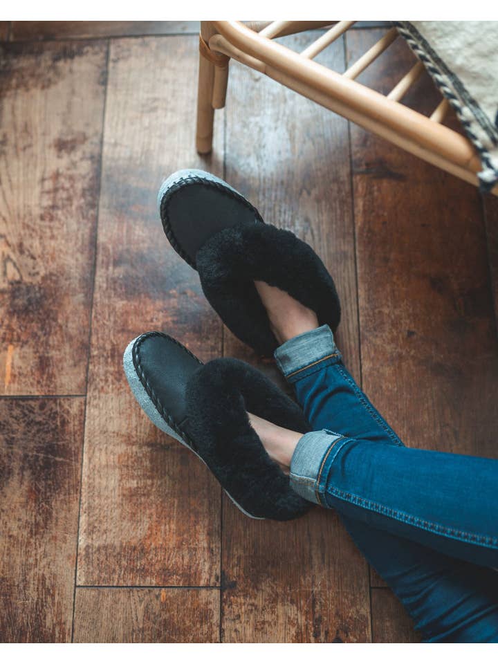 Sheepers - Wholesale Slippers – Women's - Women's Black Sheepers1