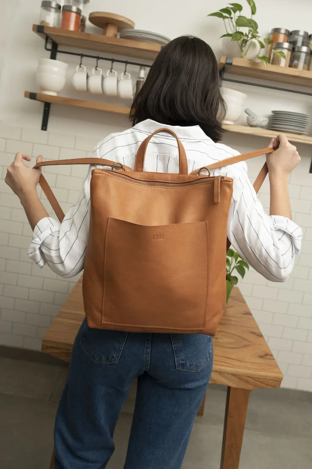 Casia Leather Bags – Großhandel Rucksack – Unisex – Konvertibler Lederrucksack | Unisex Rucksack | Laptop Tasche10