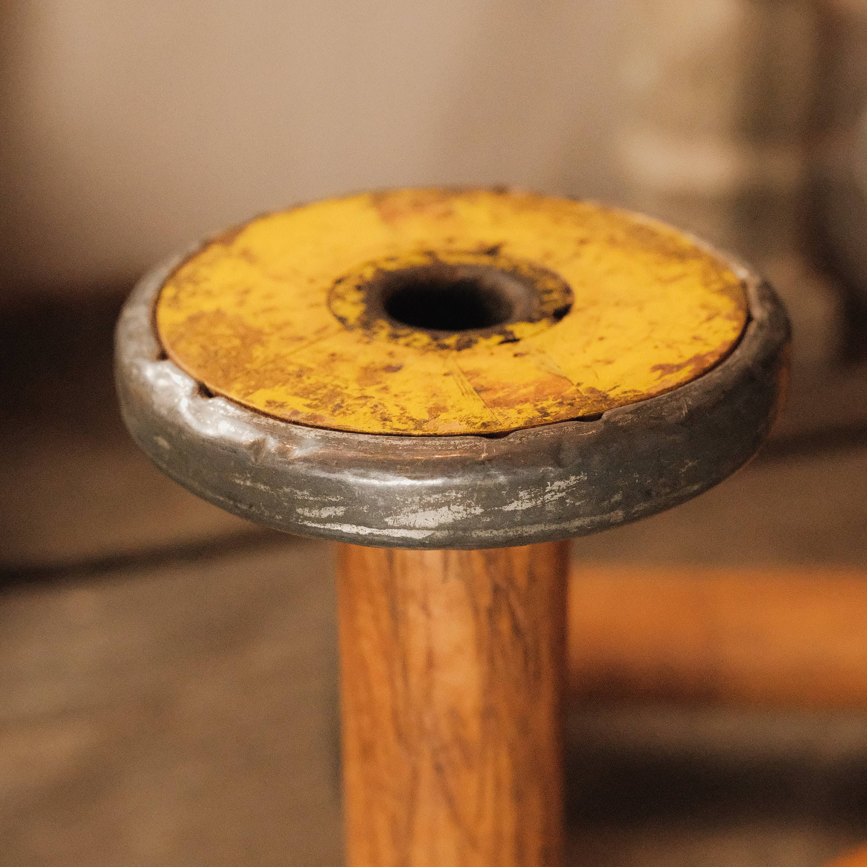 Golden Oldies Antiques – Objeto de mesa decorativo por atacado – Par (2) de Carretéis Industriais de Tecido4