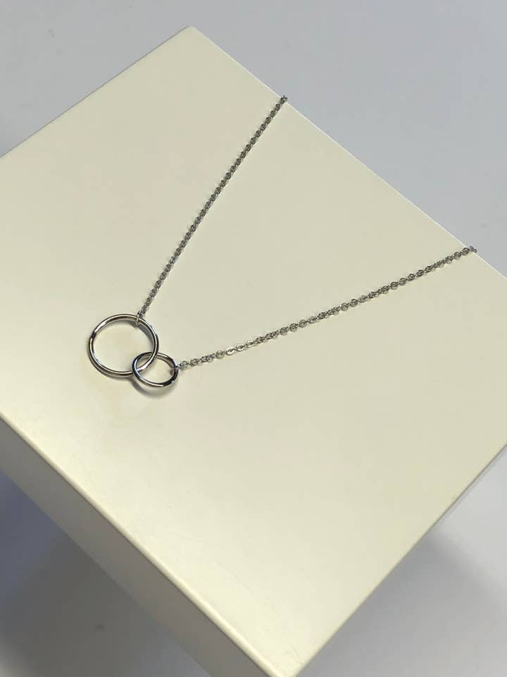 Colliers à goutte en argent éthéré RH argent 925 pour la vente par DEMARCA