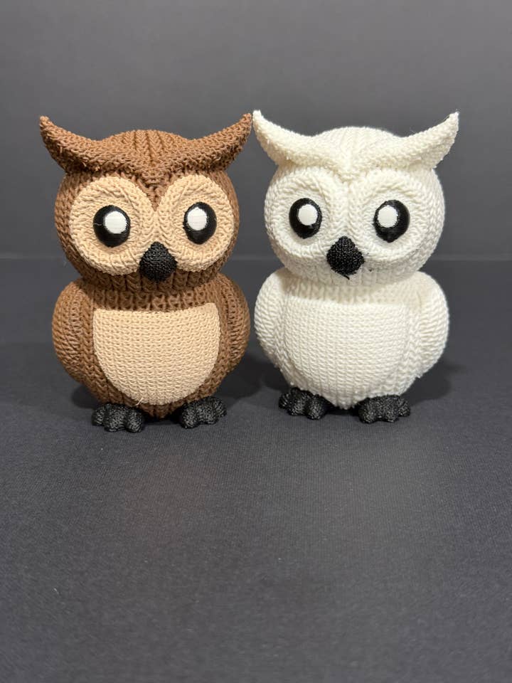 Coruja com Textura de Malha Impressa em 3D – Castanha ou Branca – Tamanho Variado por atacado de Upstate Design Decor