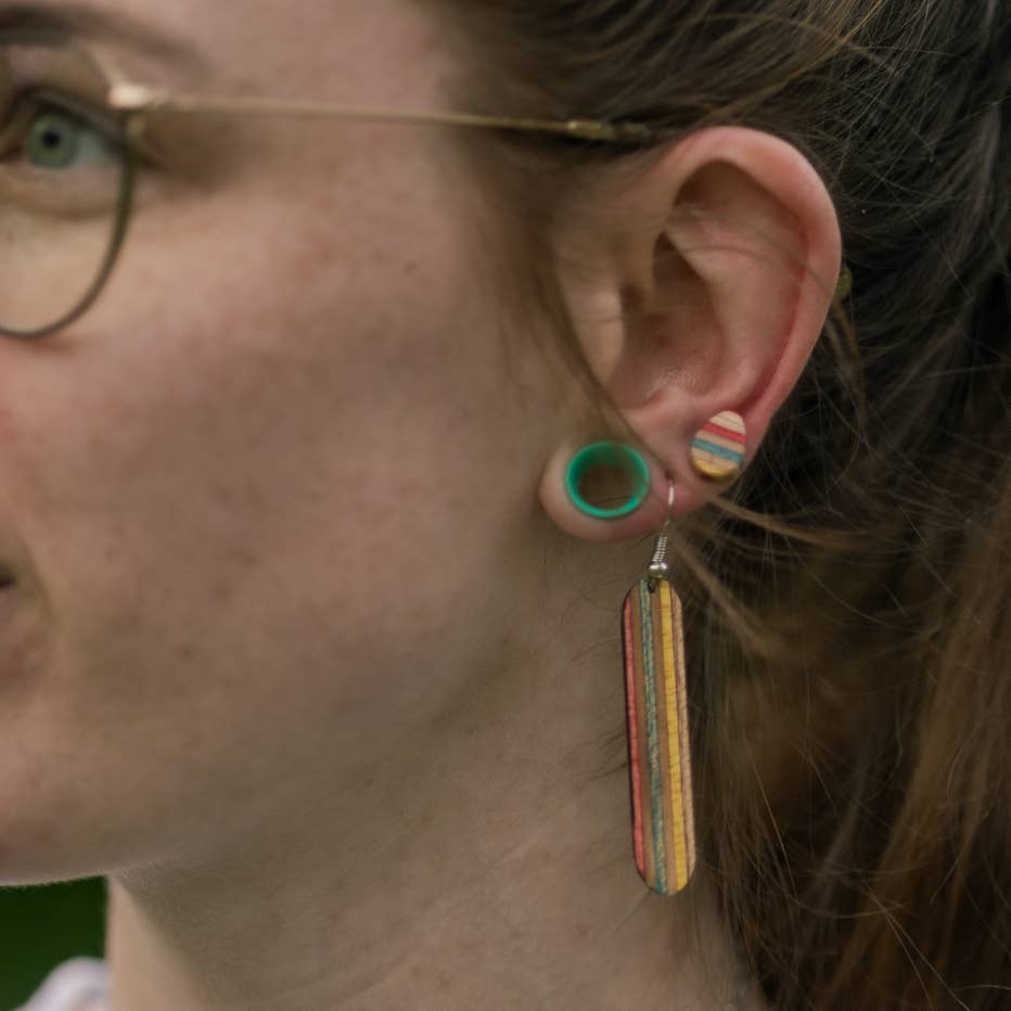 SKRP - Wholesale Knopjes/oorstekers - Oorbellen met druppelvormige studs van gerecycled skateboard1