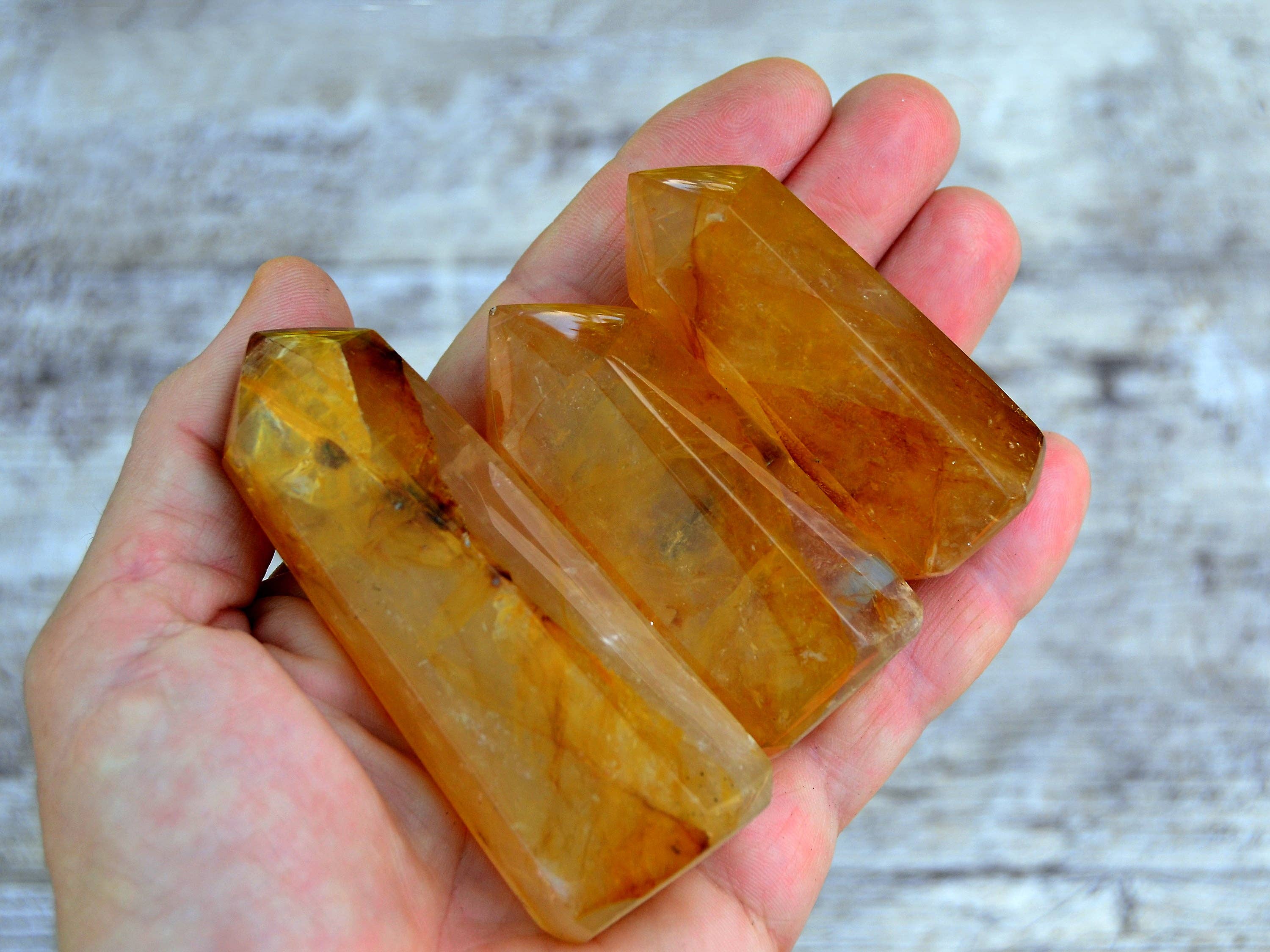 Kaia & Crystals – Großhandel Spiritueller Stein/Kristall – Gelber hämatoider Quarzpunkt (30 g — 250 g)0