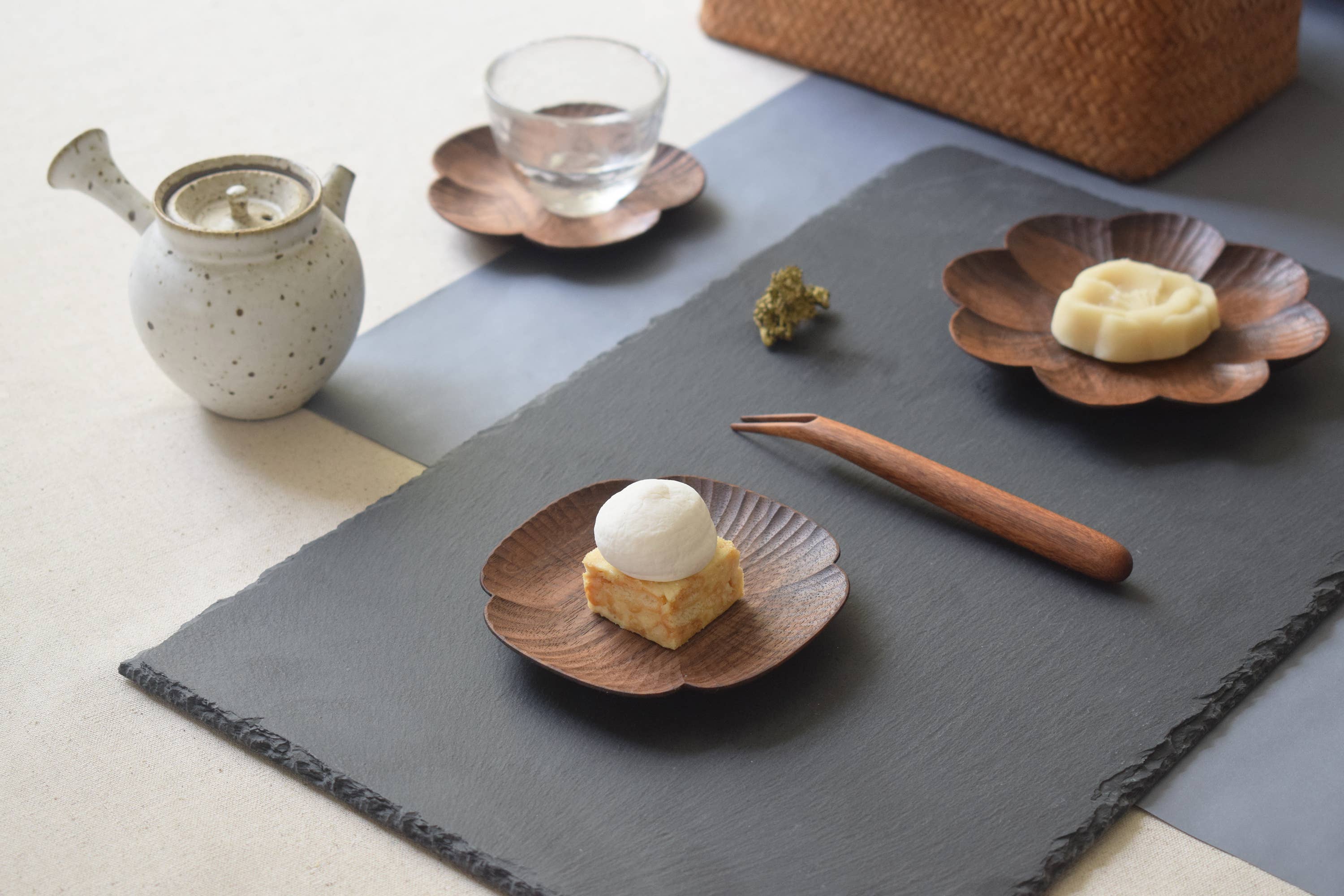 Senser Woodcraft – Engroshandel Pyntebakke – Sort valnød Håndskåret blomsterplade8