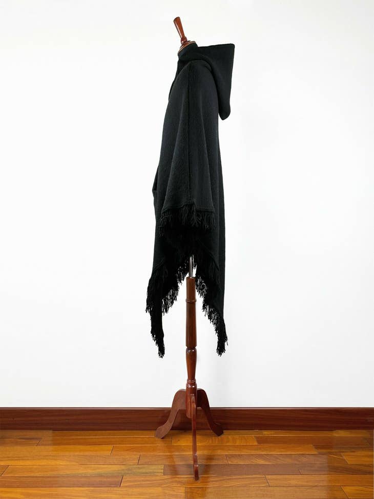 Llama Wool Knitted Shawl Poncho (Black)