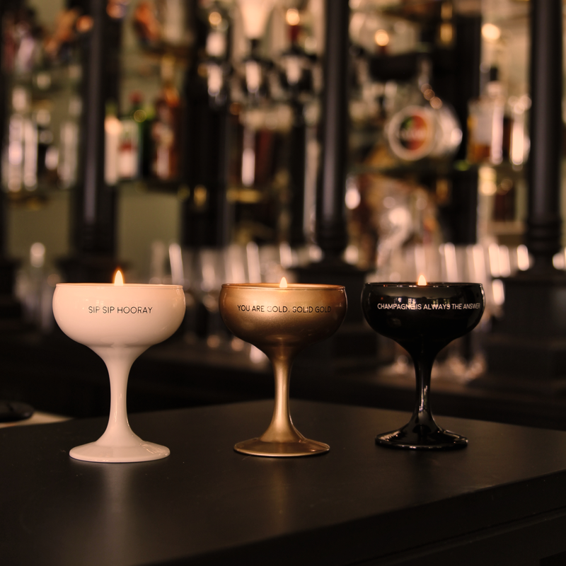 My Flame Lifestyle – Engroshandel Glaslys – My Flame Lifestyle soja-lys i champagneglas med duft af frisk bomuld – "You Are Gold. Solid Gold"1