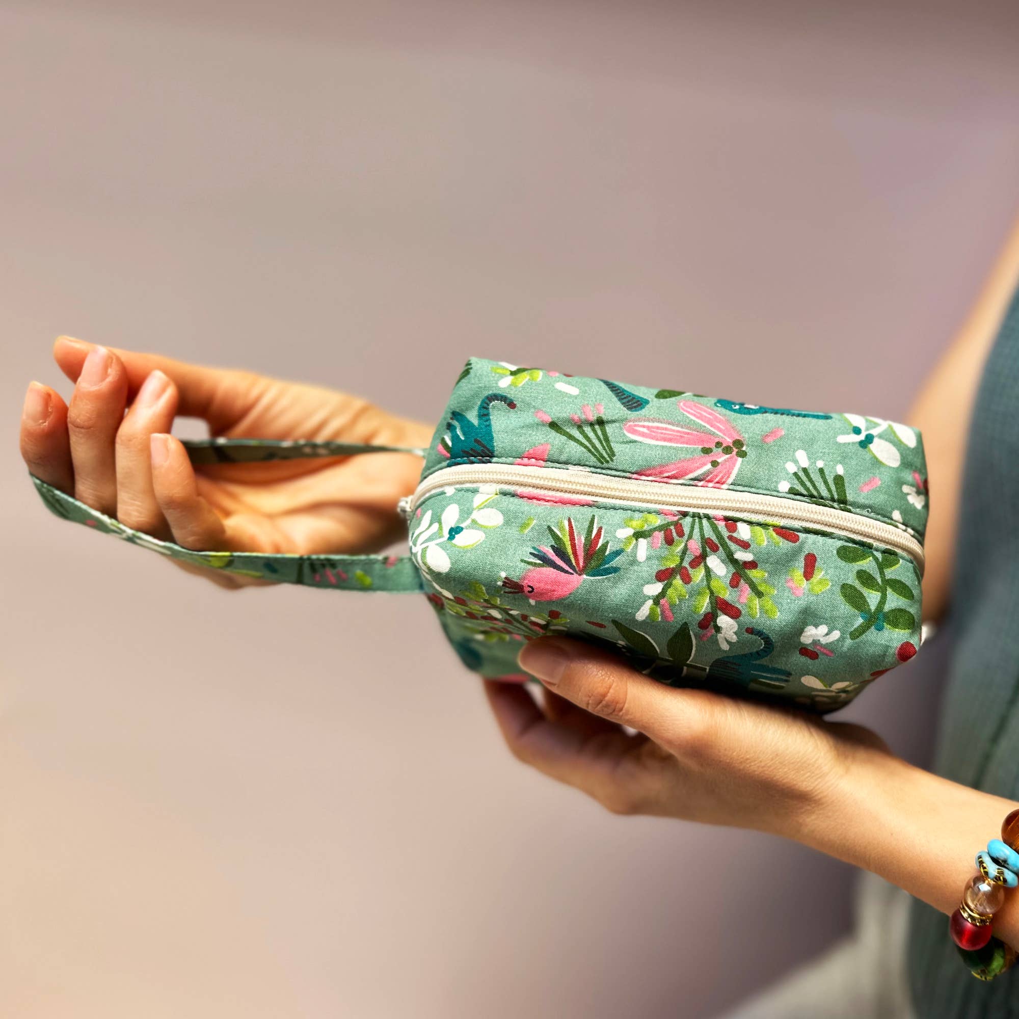 CHAMARREL - Wholesale Toiletry Bag - Women's - Toiletry bag3