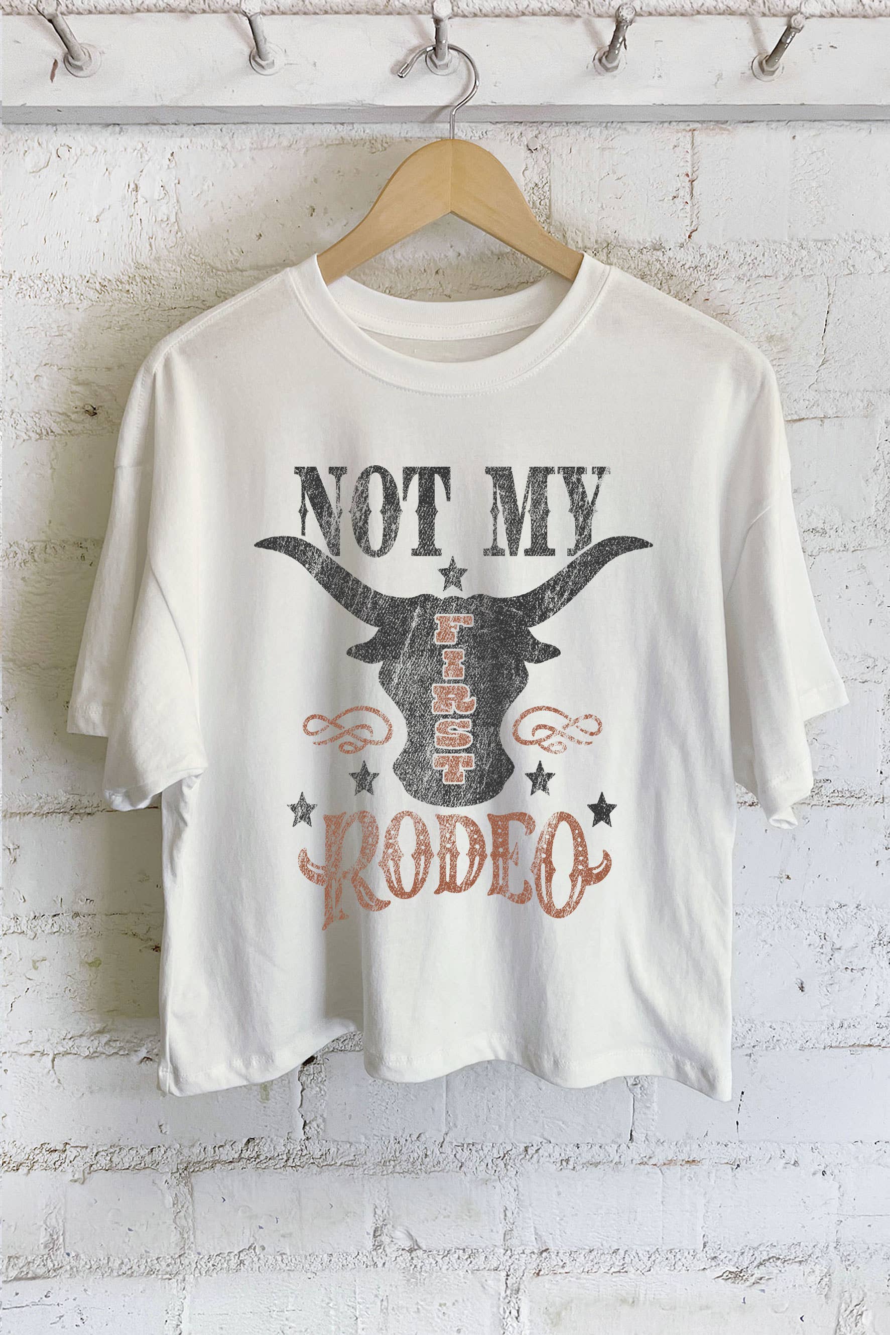 Rustee Clothing - Vente T-shirt sérigraphié – femme - CE N'EST PAS MON PREMIER HAUT COURT À MOTIF RODÉO5