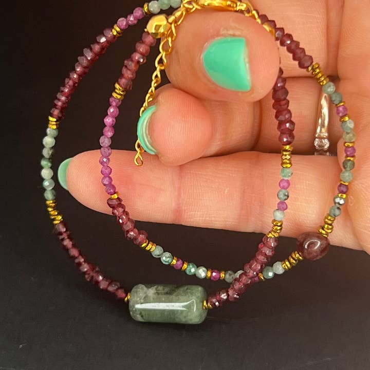 Garnet and Emerald double bracelet for wholesale by Téha Créations