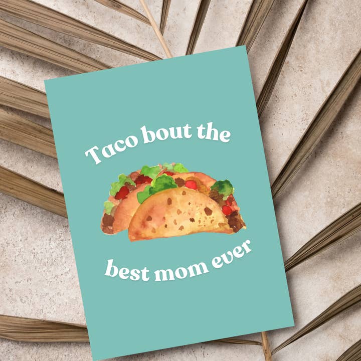 Biglietto Divertente per la Mamma con Taco | Gioco di Parole per la Festa della Mamma | Umorismo Alimentare | Regalo per Amanti del Cibo | Carta di Lino Premium | JoeyPrints per la vendita all'ingrosso da parte di JoeyPrints