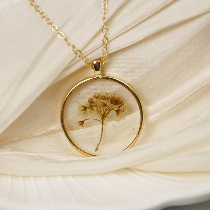 AtsknskRealFlower - Wholesale Pendant/Charm Necklace - Mother's Day Gift | White Ammi Resin Dried Flower Necklace