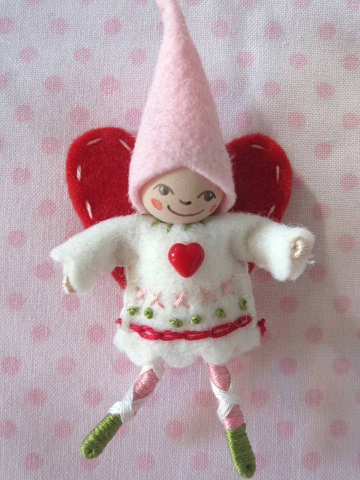 Broche en forme de fée Hugs N. Kisses pour poupée pour la vente par Pea Soup