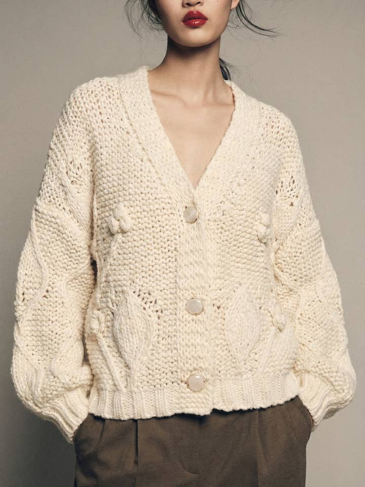Cardigan tricot à manches bouffantes pour la vente par KY CREATION PARIS