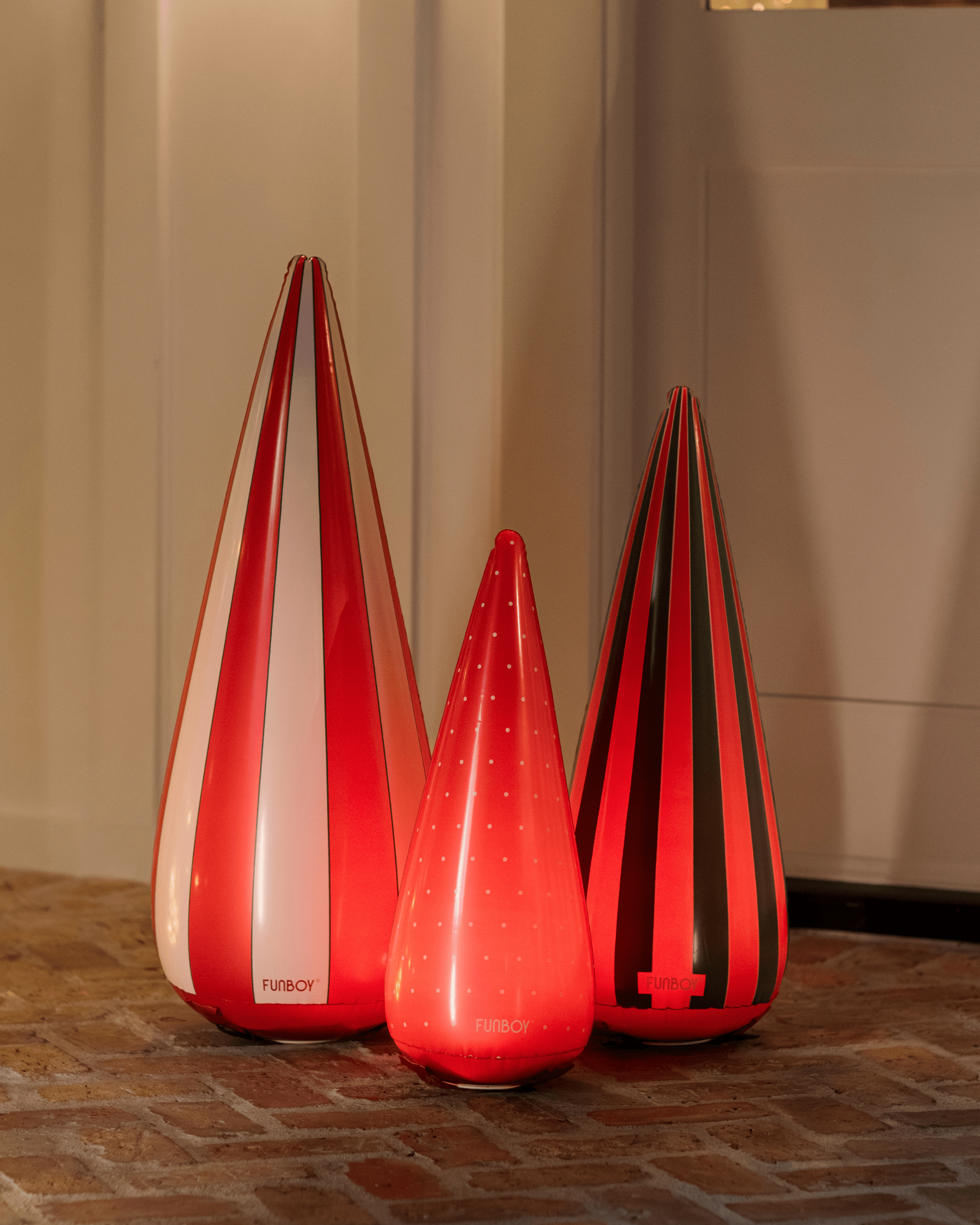 FUNBOY - Wholesale Christmas Decoration - Inflatable Holiday Tree Cones1