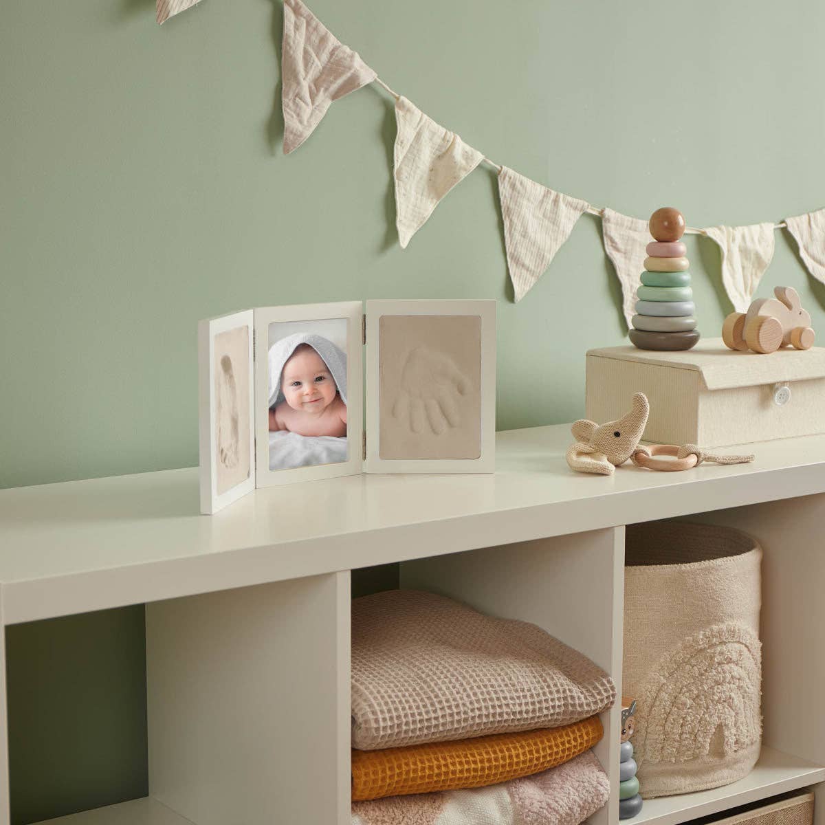 Bieco Spielwaren – wholesale Hand & footprint kit – Child & baby – Imprint set with picture frame1