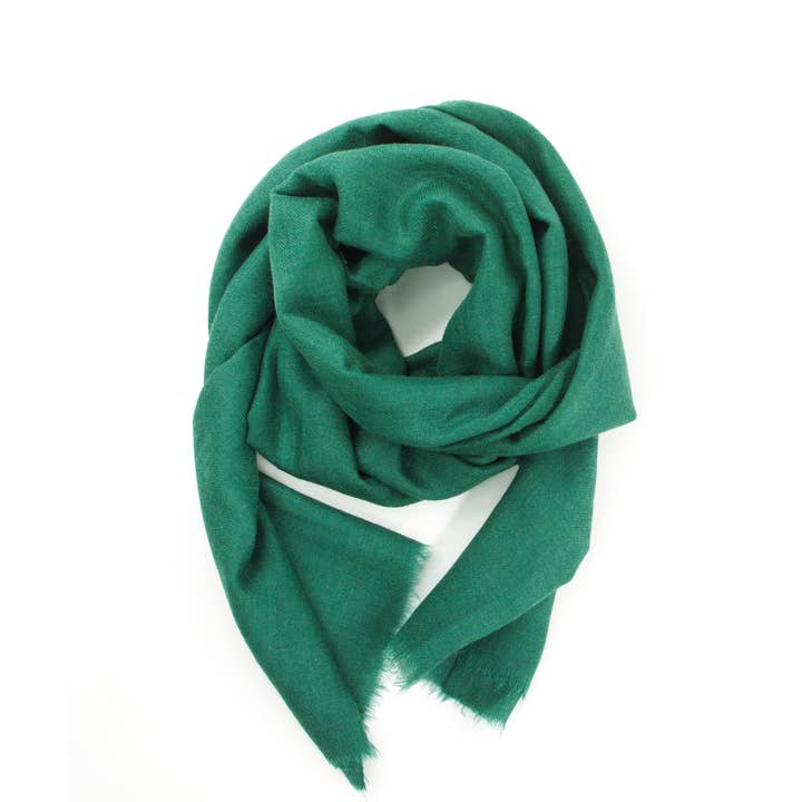 Stola Louise in cashmere verde scuro per la vendita all'ingrosso da parte di Jos&fine