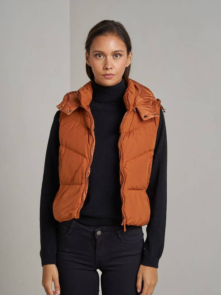 Gilet corto imbottito oversize senza maniche per la vendita all'ingrosso da parte di Attrait Paris