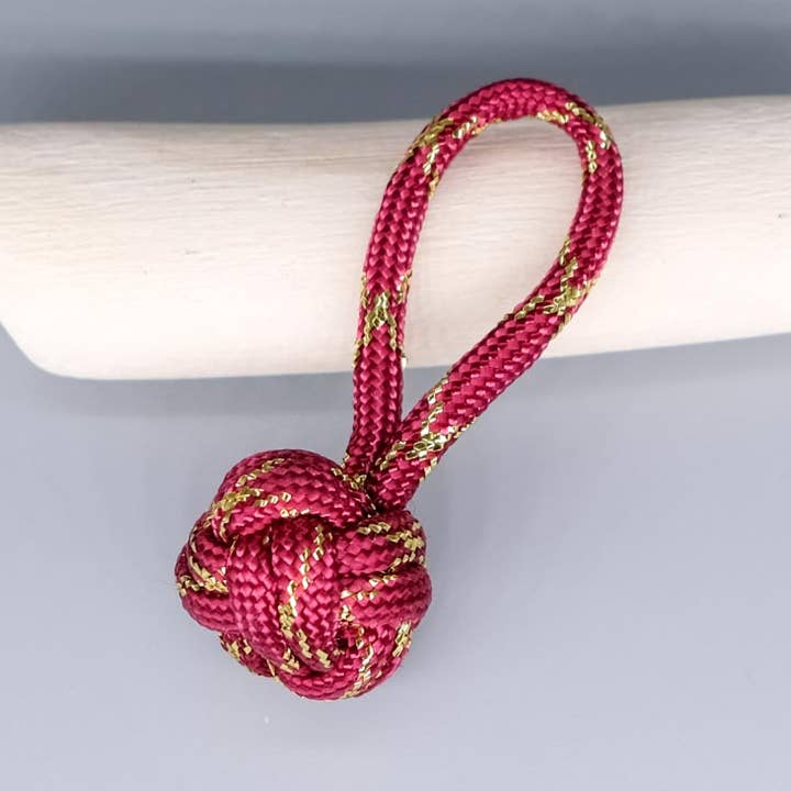 Röd paracord och guldfilament nyckelring för wholesale av La Fabrique du Noeud