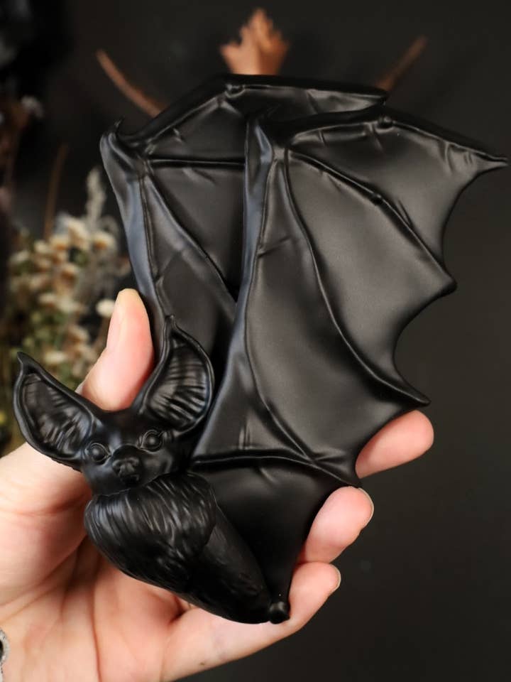 Colgante de Pared Murciélago Mirando a la Izquierda para venta al por mayor de Mayhem Made Ltd