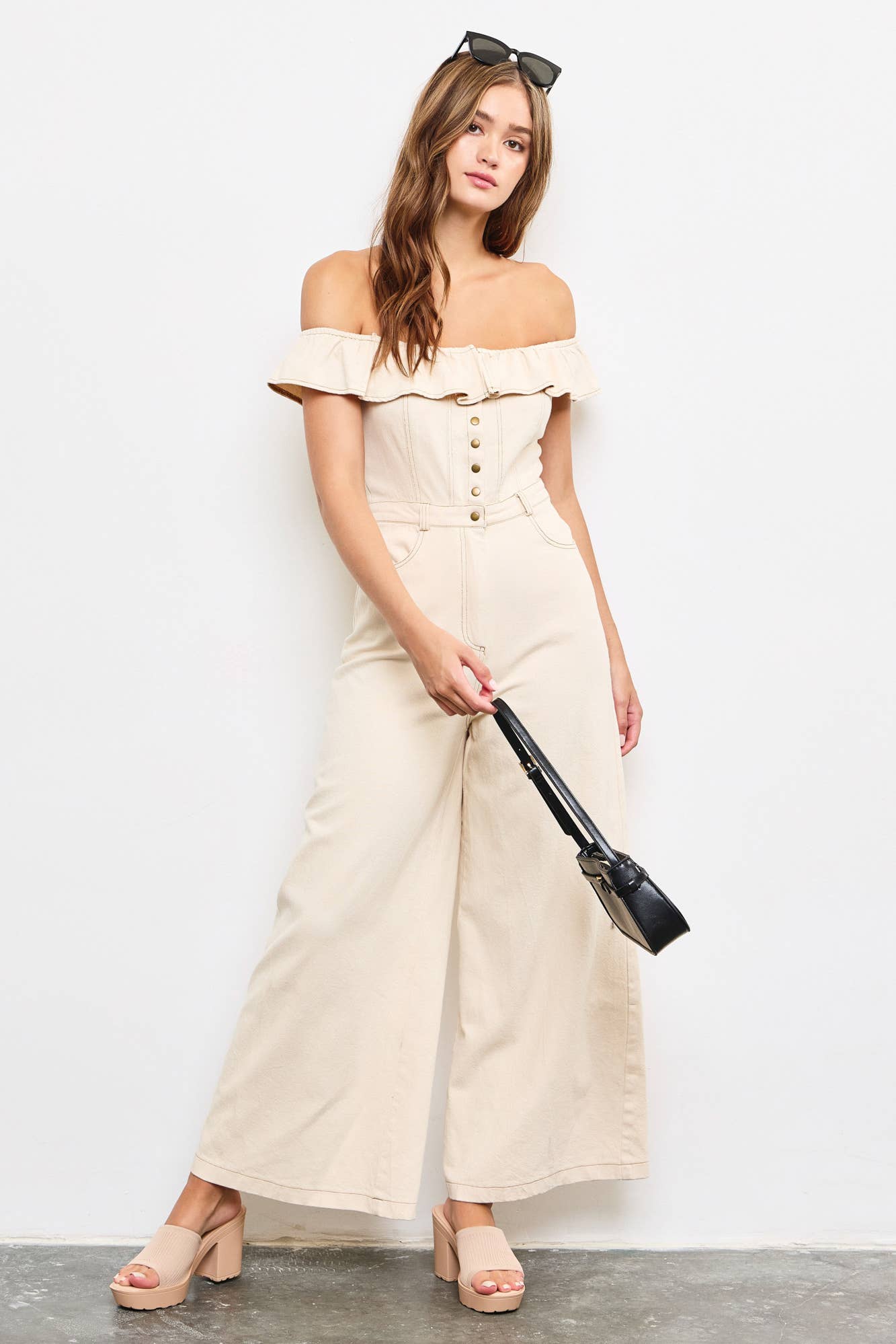 Mustard Seed – Großhandel Jumpsuit – Damen – SCHULTERFREIER OVERALL MIT RÜSCHEN6