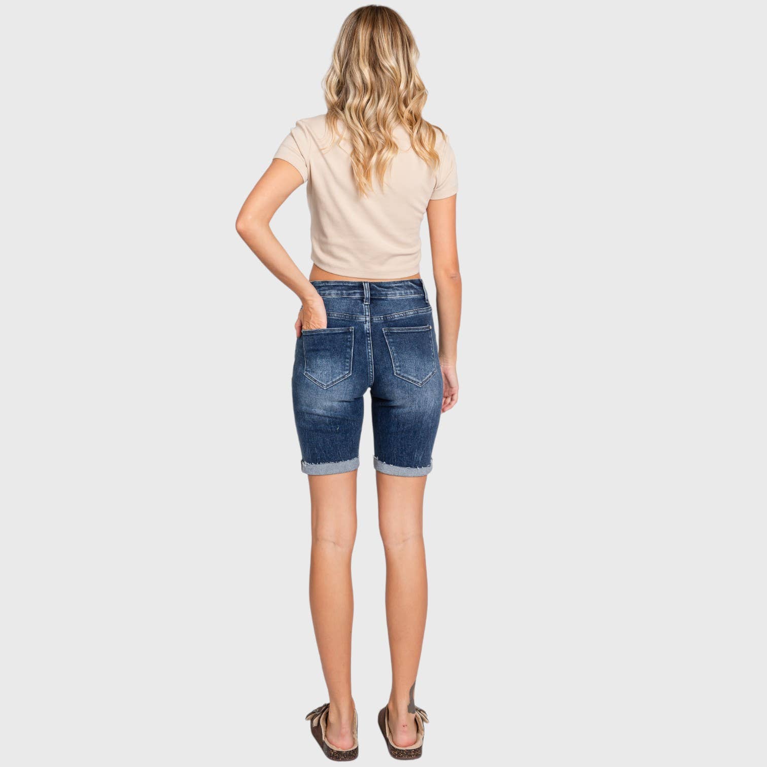 Petra153 – Großhandel Shorts – Damen – P1032R-DM Bermuda-Shorts mit hohem Bund und umgeschlagenem Saum6