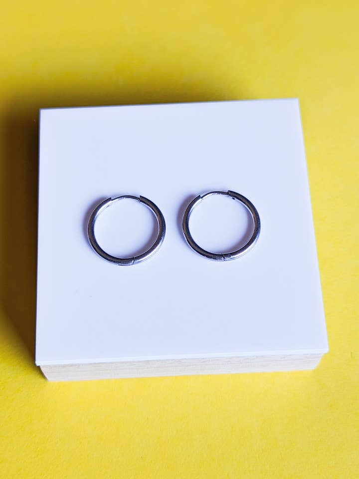 Argolas prateadas em aço inoxidável 2cm por atacado de L'atelier Nounille