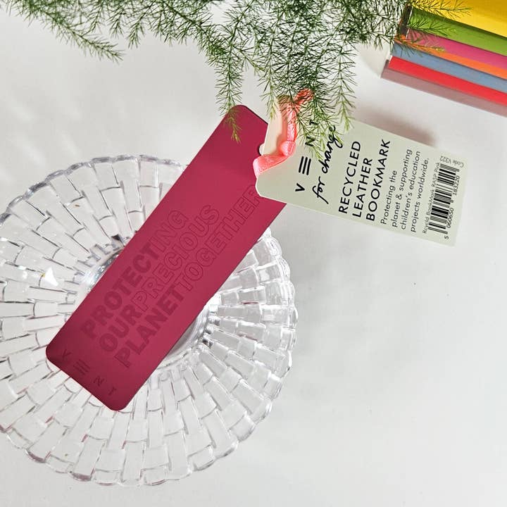 Återvunnet läderbokmärke - Hallonrosa för wholesale av VENT for Change