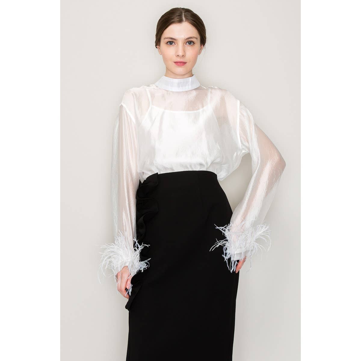 INA - Vente Chemisier – femme - Blouse transparente à manches longues avec col montant et bordure en plumes14