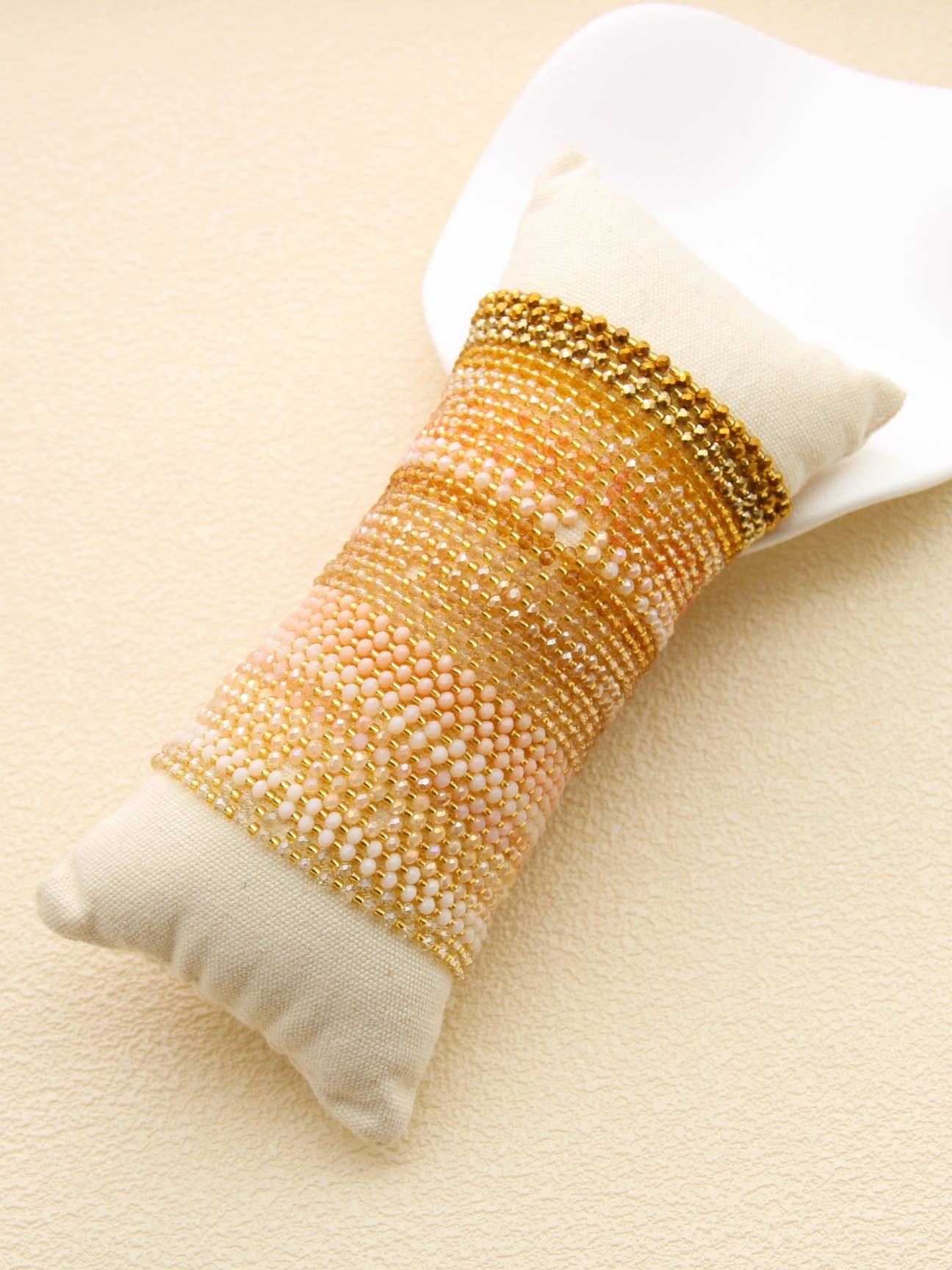 BELLISSIMA BIJOUX - Wholesale Jewelry Set - Set of 40 Elastic Bracelets with Glass Beads in Golden Tones5