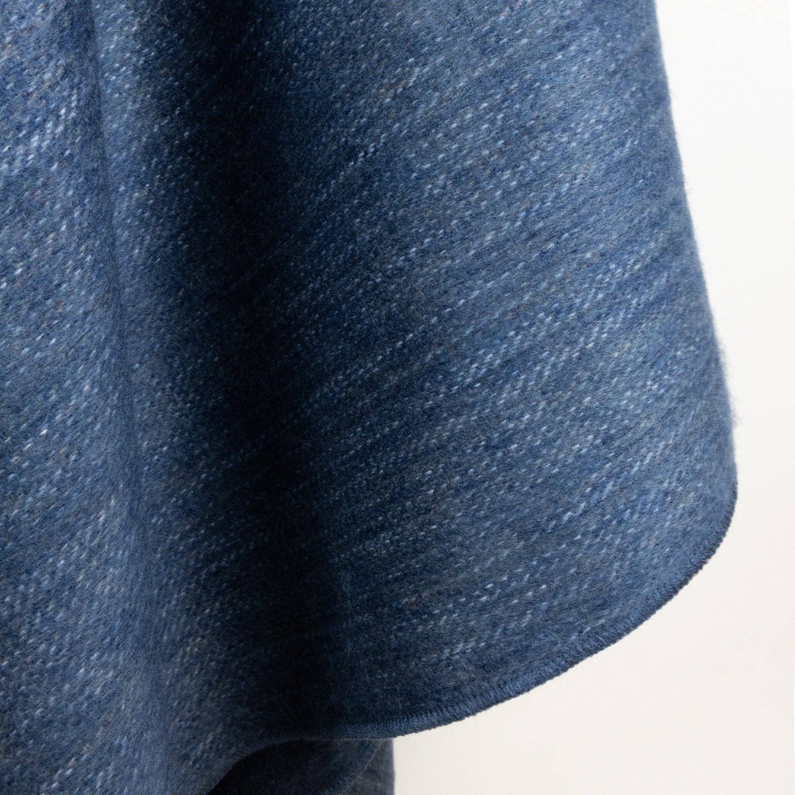 ECUALAMA – wholesale Throw blanket – Kallari - Double Density Baby Alpaca Wool Throw Blanket / Sofa Cover - Queen 94 x 65 - Indigo Blue4