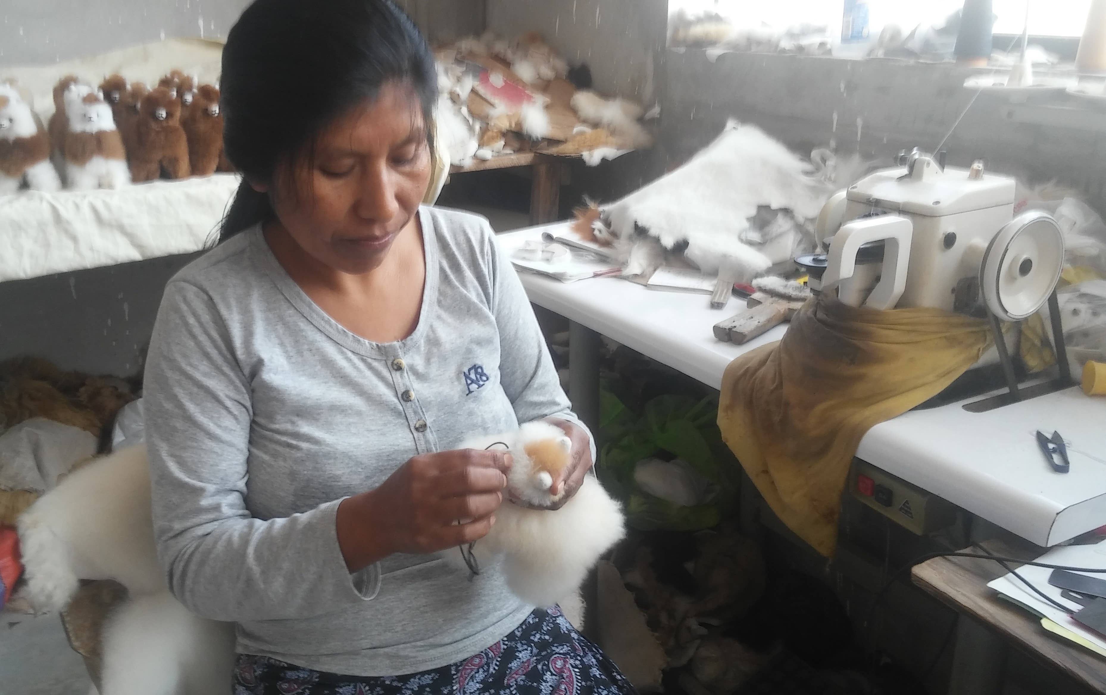 Blossom Inspirations – wholesale Fyllda/plyschleksaker - Barn och baby – Stående alpaca-leksak8