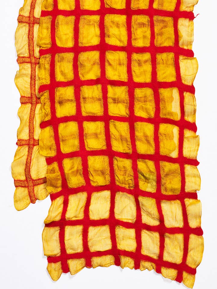 Grille rouge sur soie jaune pour la vente par AIDAI