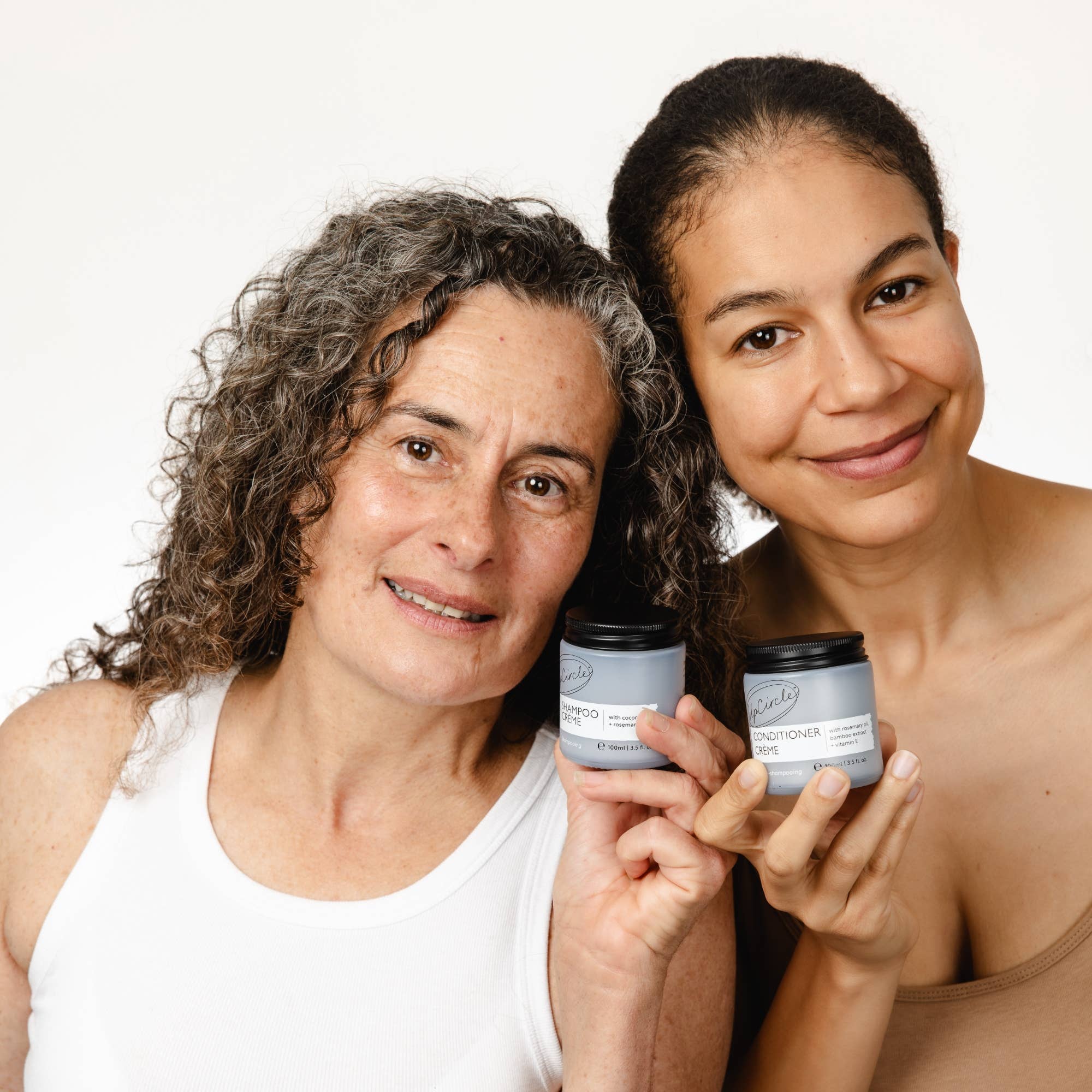 UpCircle Beauty Europe - Vendita all'ingrosso Kit/set per la cura dei capelli - Set regalo duo per la cura dei capelli vegano con oli di cocco, rosmarino e pompelmo3