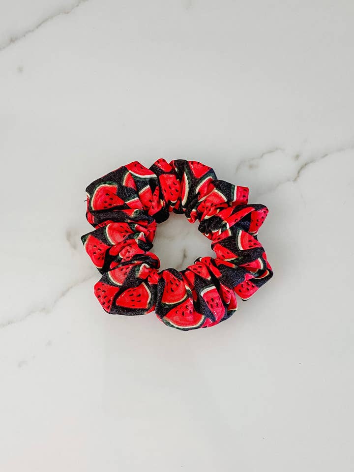 chouchou pastèque pour la vente par Gingerly Sewn