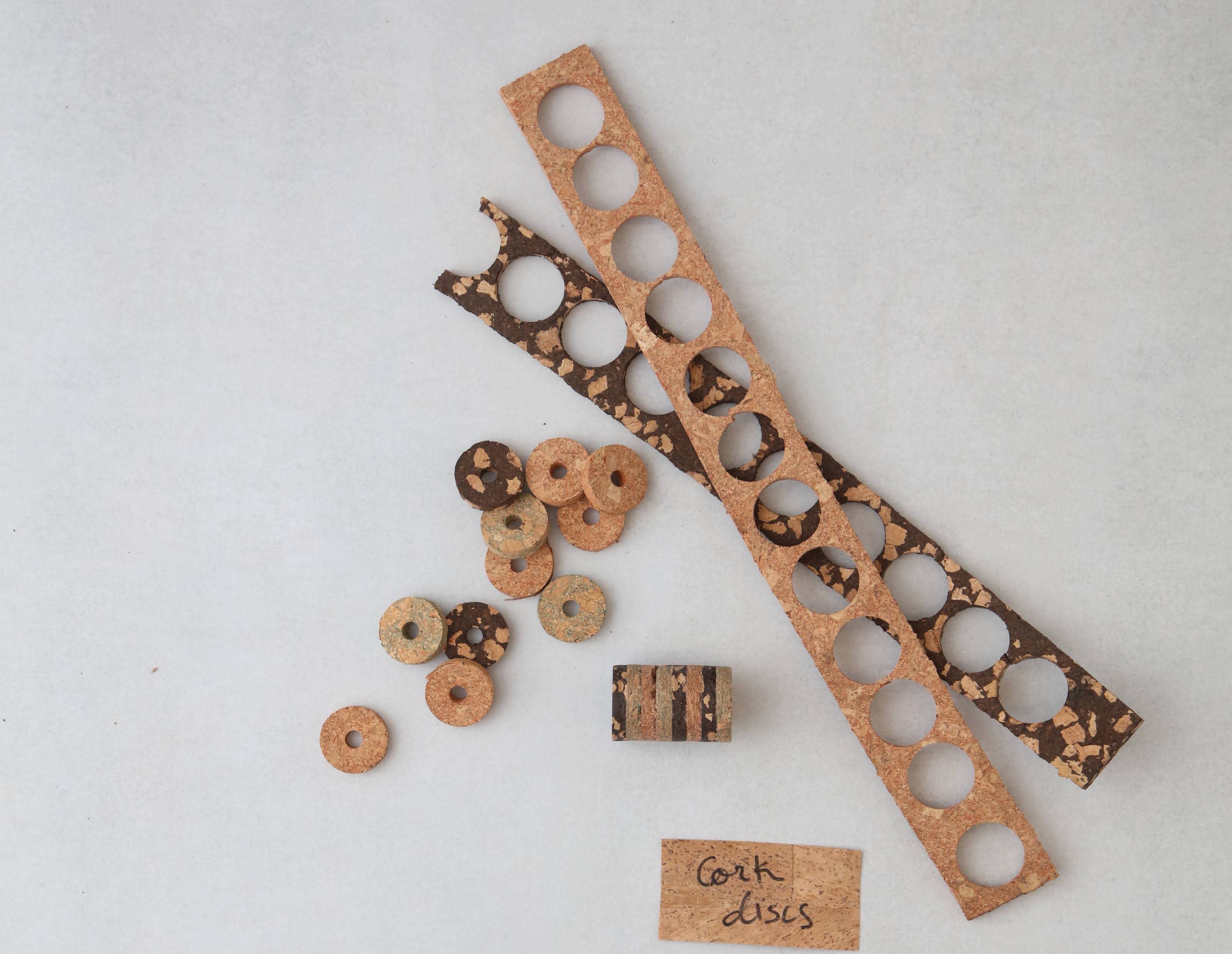 Folclore Crafts - Wholesale Craft Supplies - Colored cork discs with hole1