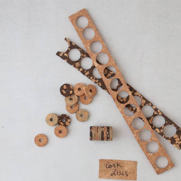 Folclore Crafts - Wholesale Craft Supplies - Colored cork discs with hole1