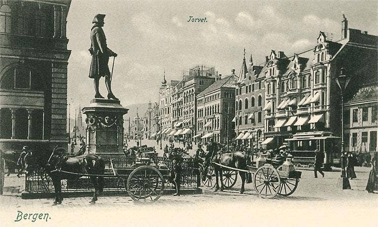 Found Image Press - Wholesale Postcard - Postcard MF-512 Torvet, Bergen, Norway0