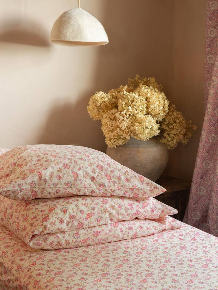 Cr me Champs Bucolia Nicole Fitted Sheet - Bed Linen - flowers - white - pink for wholesale on Faire2