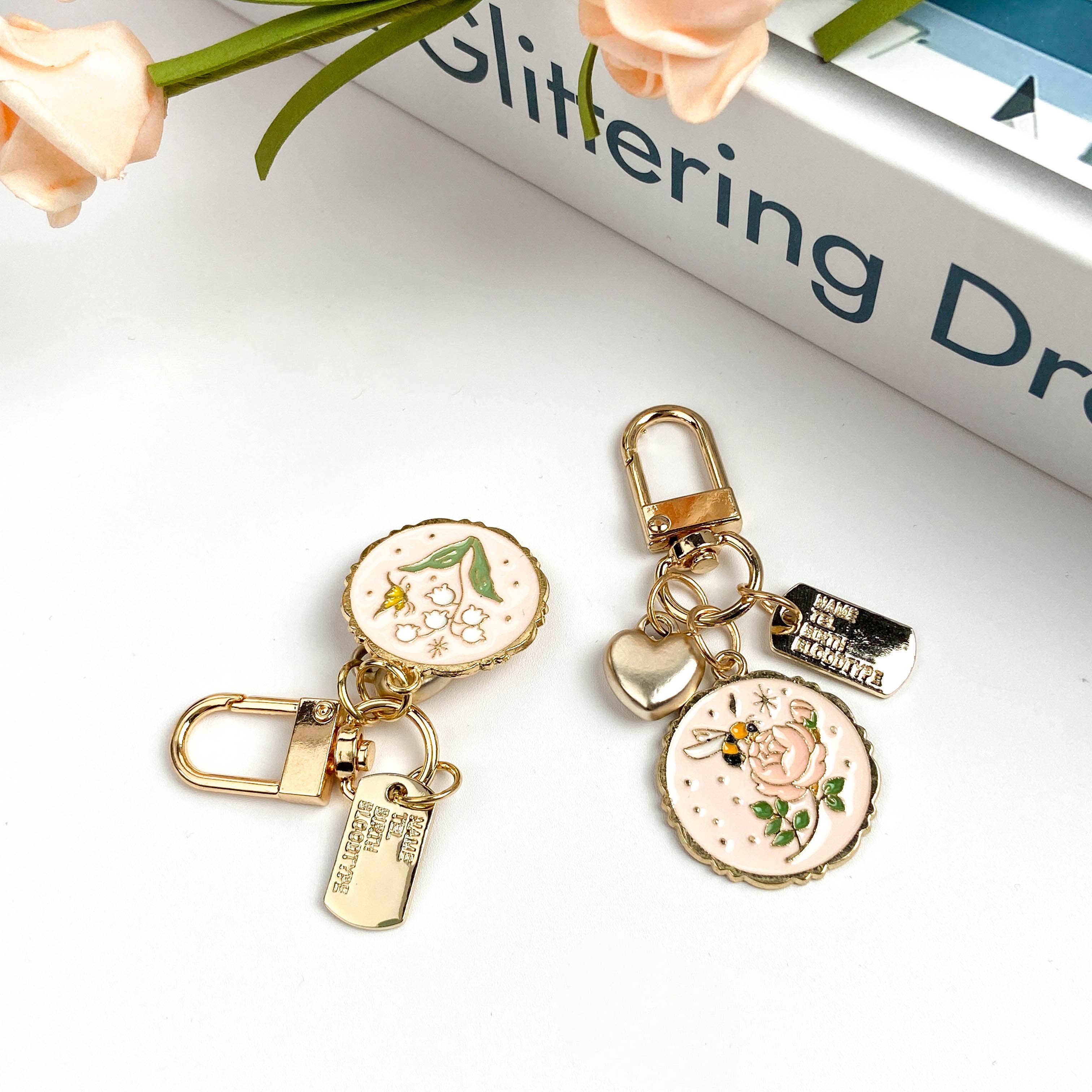 SoapElenGlen – Großhandel Schlüsselanhänger – Damen – Maiglöckchen Schlüsselanhänger mit rosafarbenem Anhänger7