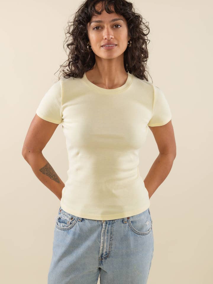 NLT – T-shirt – Mulher por atacado – Camiseta básica feminina NLT em malha canelada 1x1, tingida, comprimento regular2