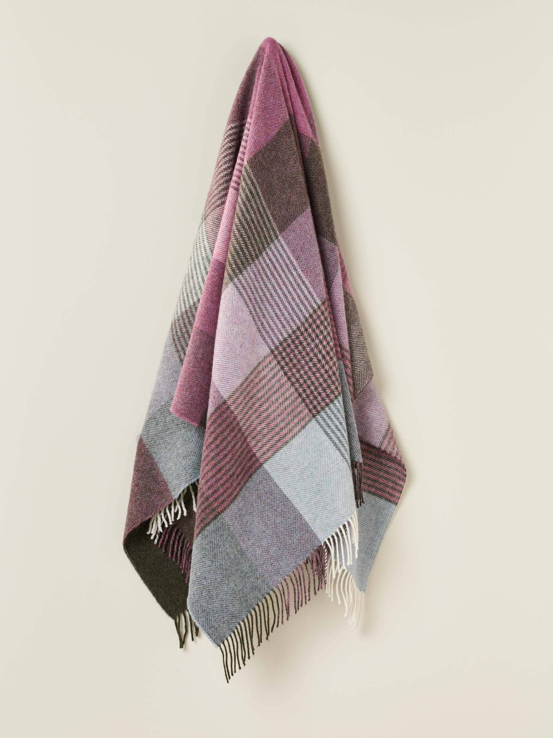 Bronte by Moon – wholesale Throw blanket – Lindley Pure Wool Throw2